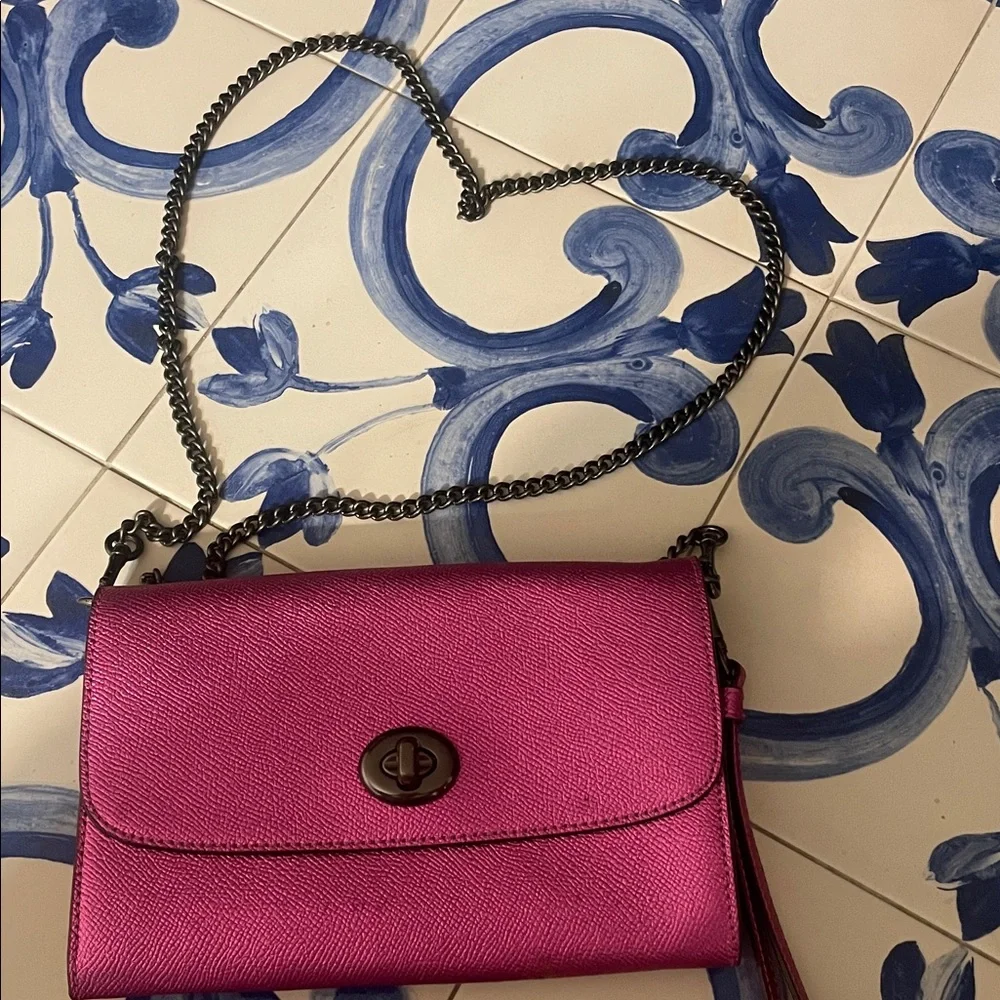 Vibrant COACH Pink Crossbody Bag - new never used - Picture 1 of 8
